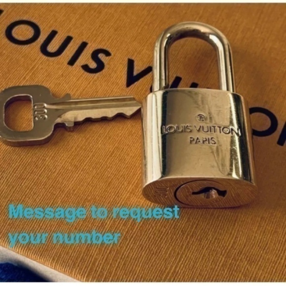 AUTHENTIC Near Mint Louis Vuitton lock and key - Picture 6 of 13